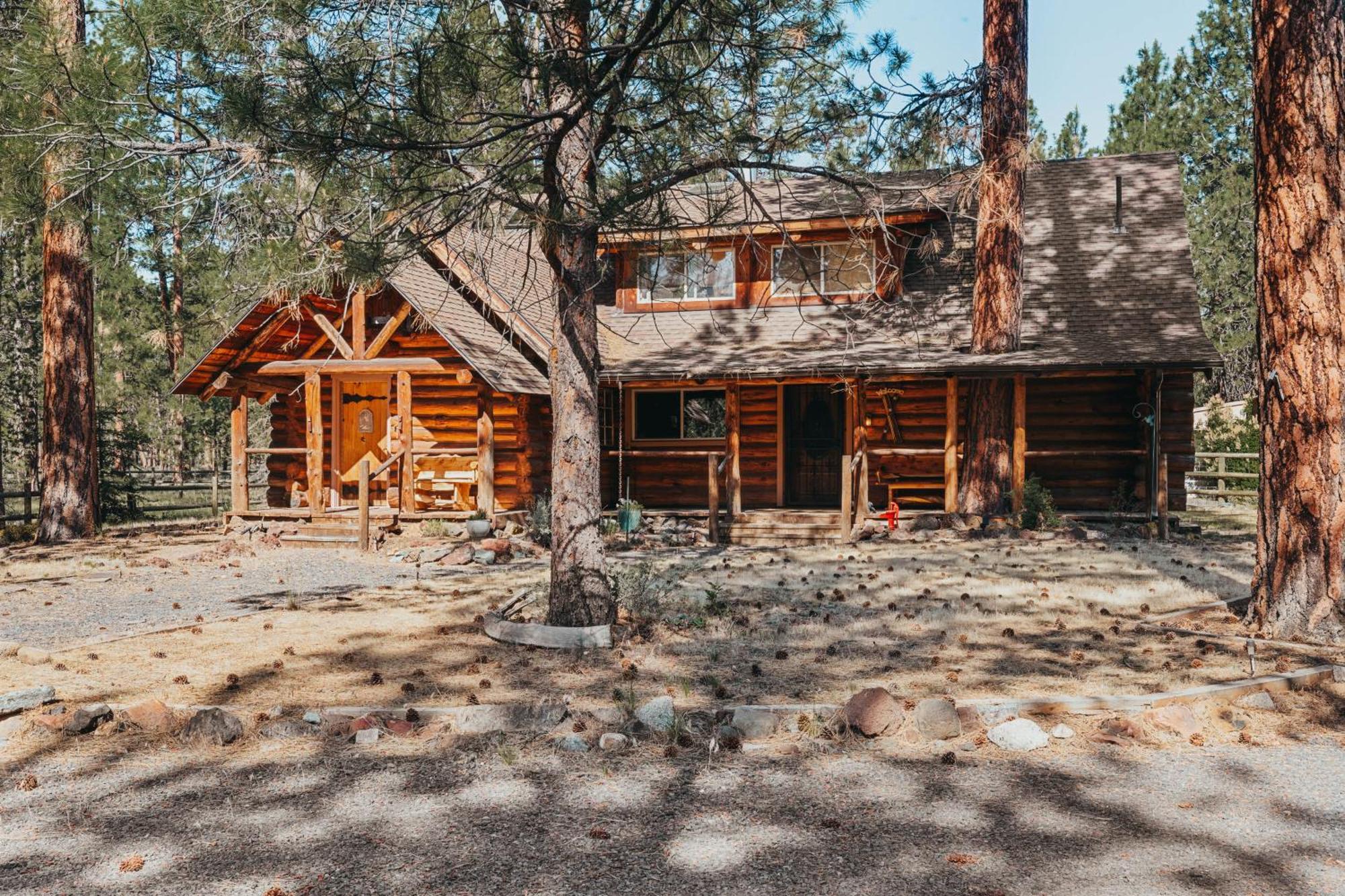 Beautiful Log Home Outside Of Sisters Exteriör bild